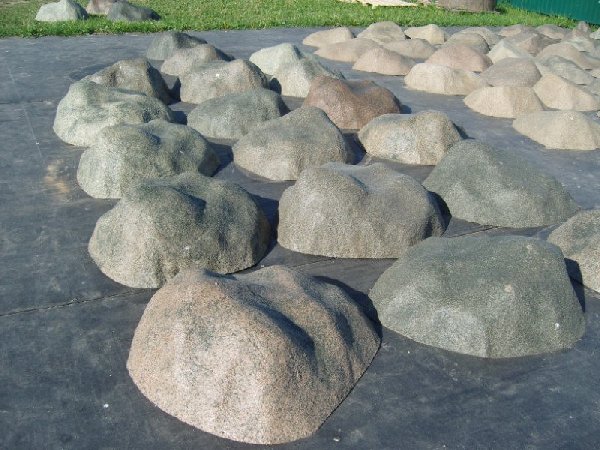большой выбор искусственных камней для ландшафта