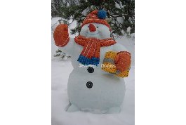 Садовая декоративная фигура "Снеговик"; размеры (В*Ш*Г): 90*65*65 см; вес: 12 кг; материал: стеклопластик;